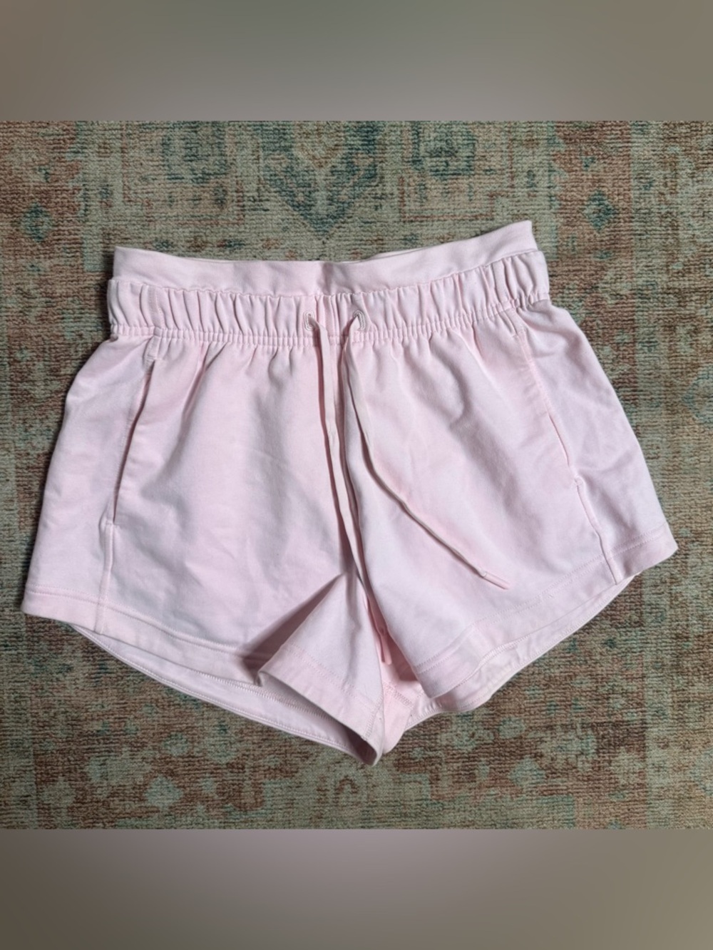 Lululemon Inner Glow High-Rise Short 3"
Strawberry Milkshake 🍓